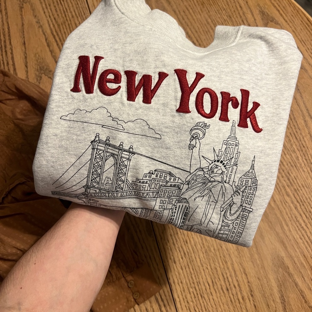 Abercrombie & Fitch White Graphic Crewneck Sweatshirt - Picture 4 of 4